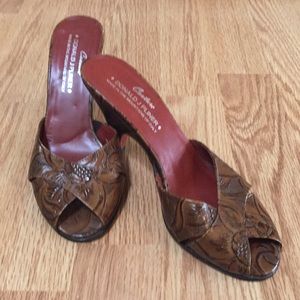 Donald J Pliner brown leather sandals.